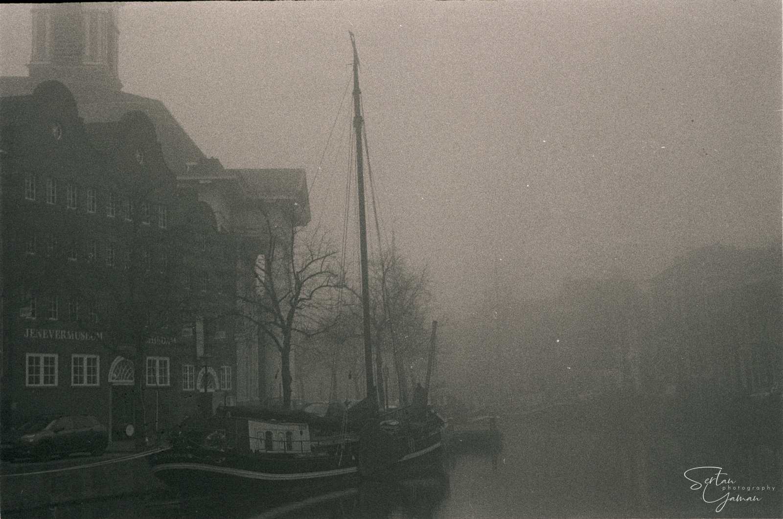 Schiedam in mist