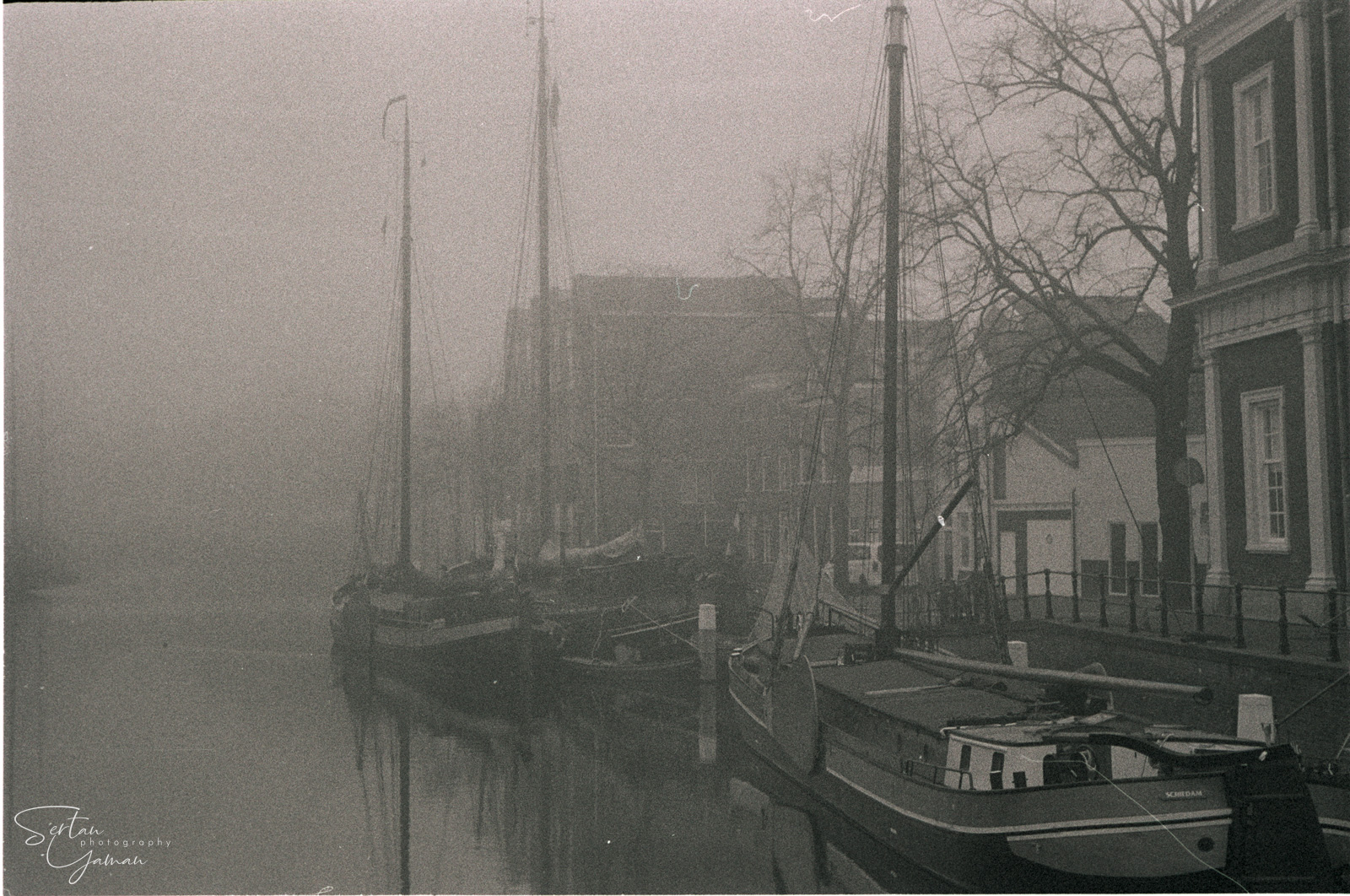 Schiedam in mist