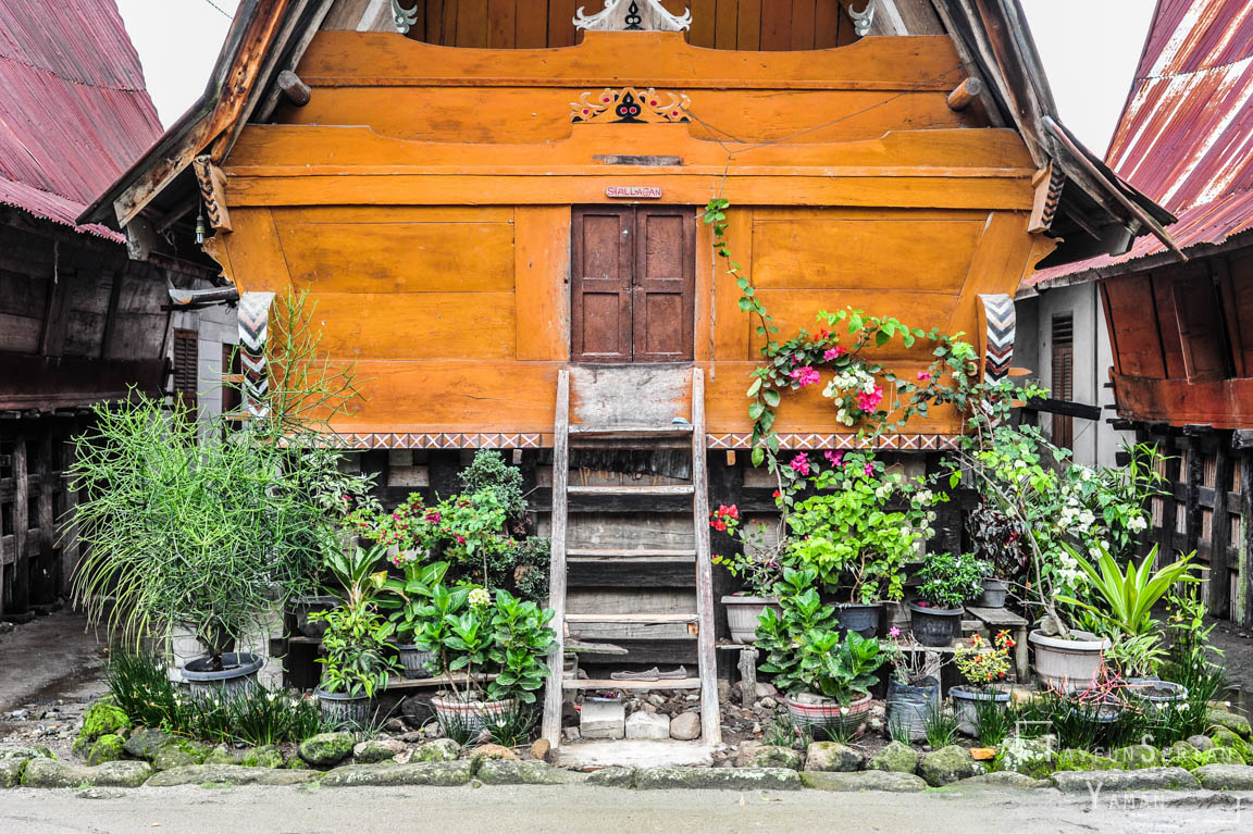 traditional-batak-house-sertanyaman-photography